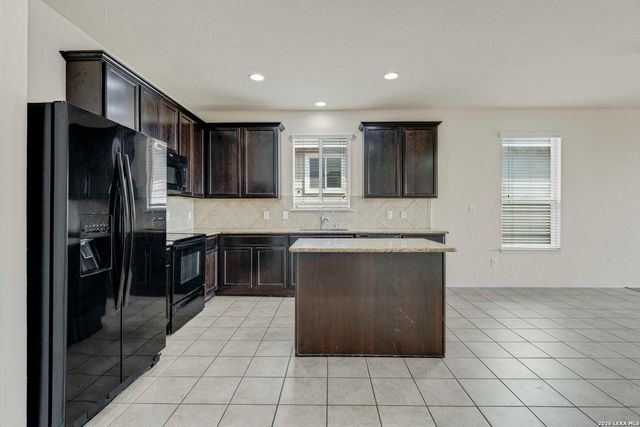 322 Walnut Crest, Selma, TX 78154