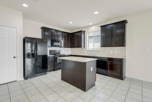 322 Walnut Crest, Selma, TX 78154