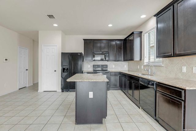 322 Walnut Crest, Selma, TX 78154