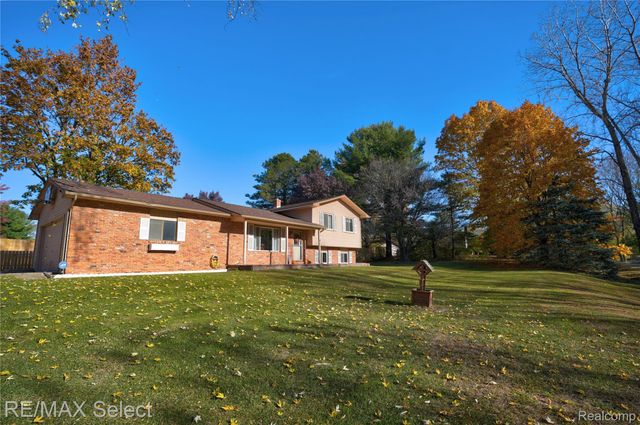 9367 Longmeadow Court, Tyrone Township, MI 48430