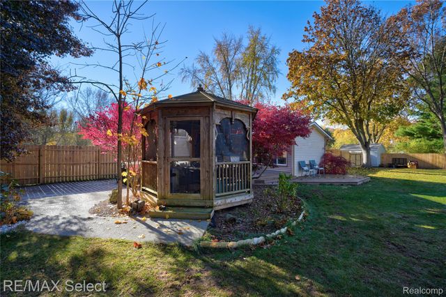 9367 Longmeadow Court, Tyrone Township, MI 48430