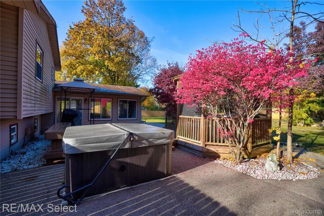 9367 Longmeadow Court, Tyrone Township, MI 48430