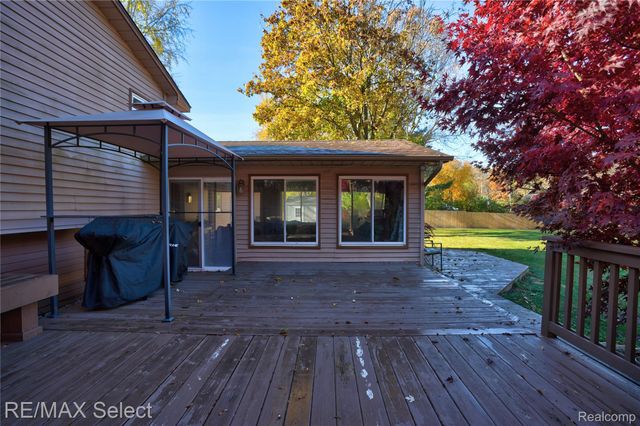 9367 Longmeadow Court, Tyrone Township, MI 48430