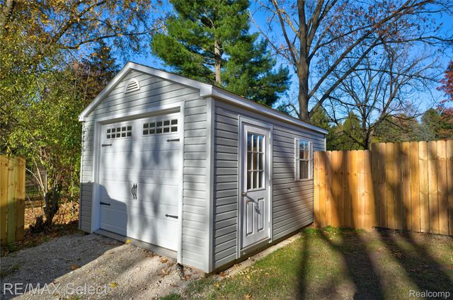 9367 Longmeadow Court, Tyrone Township, MI 48430