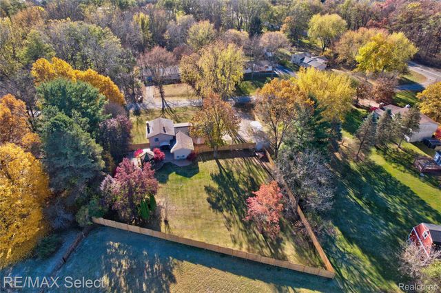 9367 Longmeadow Court, Tyrone Township, MI 48430