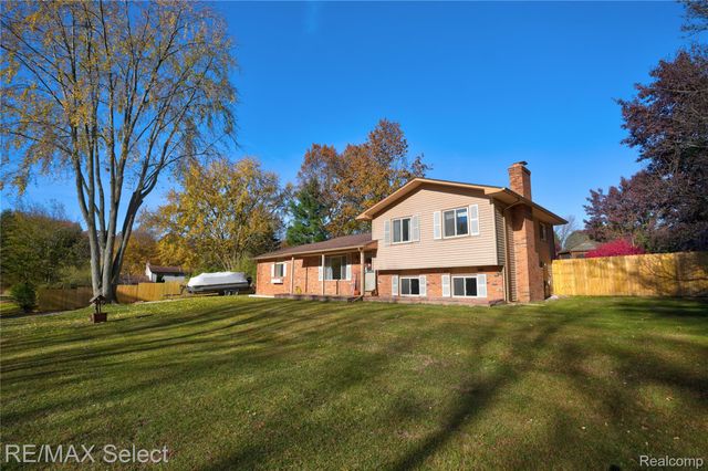 9367 Longmeadow Court, Tyrone Township, MI 48430