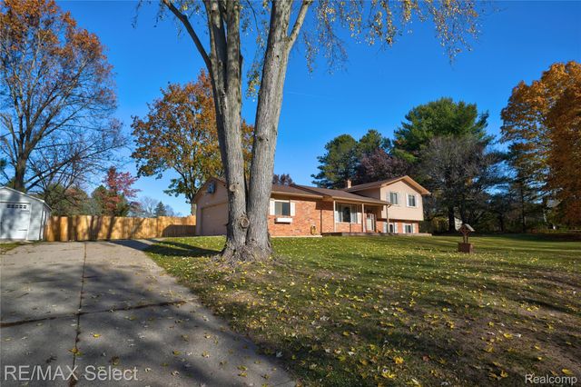 9367 Longmeadow Court, Tyrone Township, MI 48430