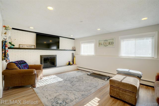 9367 Longmeadow Court, Tyrone Township, MI 48430