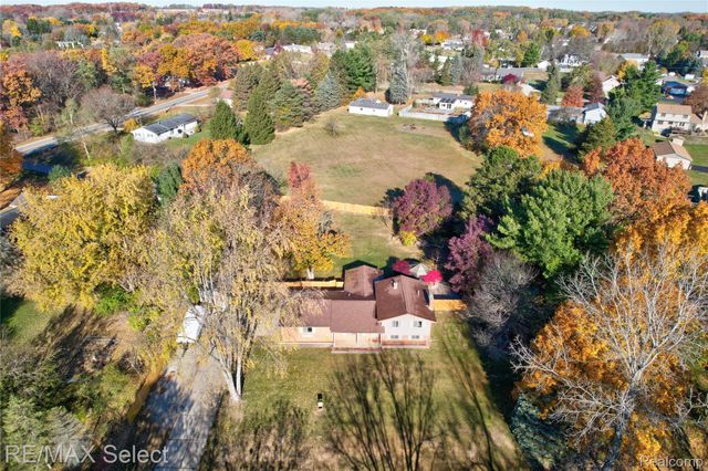 9367 Longmeadow Court, Tyrone Township, MI 48430