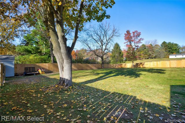9367 Longmeadow Court, Tyrone Township, MI 48430