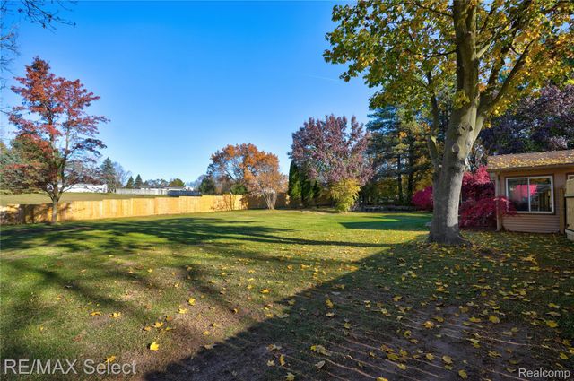 9367 Longmeadow Court, Tyrone Township, MI 48430