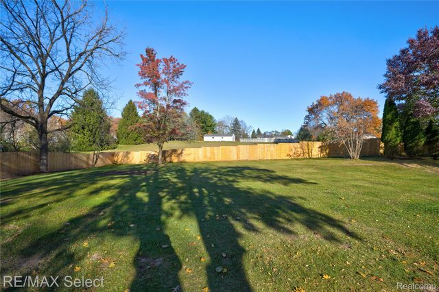 9367 Longmeadow Court, Tyrone Township, MI 48430