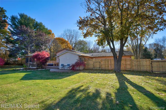 9367 Longmeadow Court, Tyrone Township, MI 48430