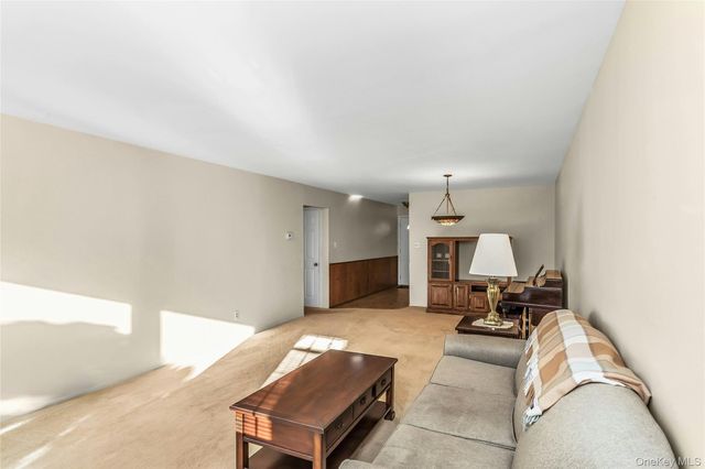 4426 Wilshire Lane 4426, Oakdale, NY 11769