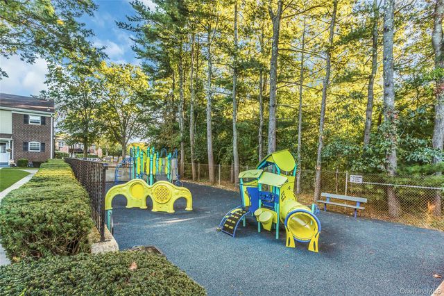 4426 Wilshire Lane 4426, Oakdale, NY 11769