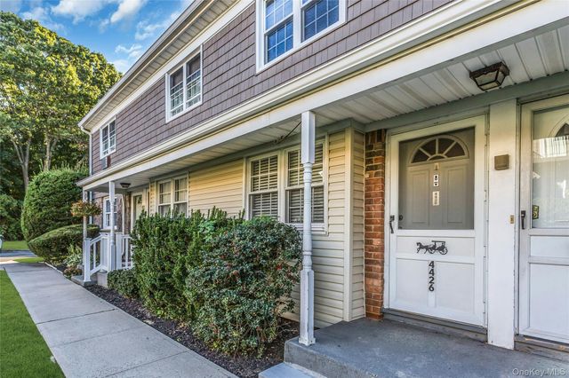 4426 Wilshire Lane 4426, Oakdale, NY 11769