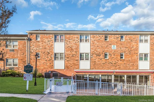 4426 Wilshire Lane 4426, Oakdale, NY 11769