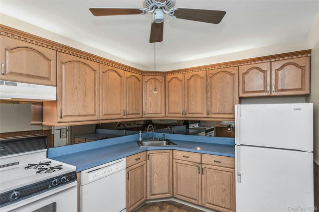 4426 Wilshire Lane 4426, Oakdale, NY 11769