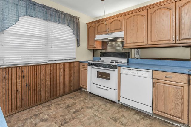 4426 Wilshire Lane 4426, Oakdale, NY 11769