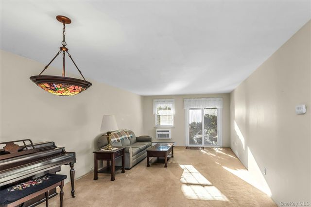 4426 Wilshire Lane 4426, Oakdale, NY 11769