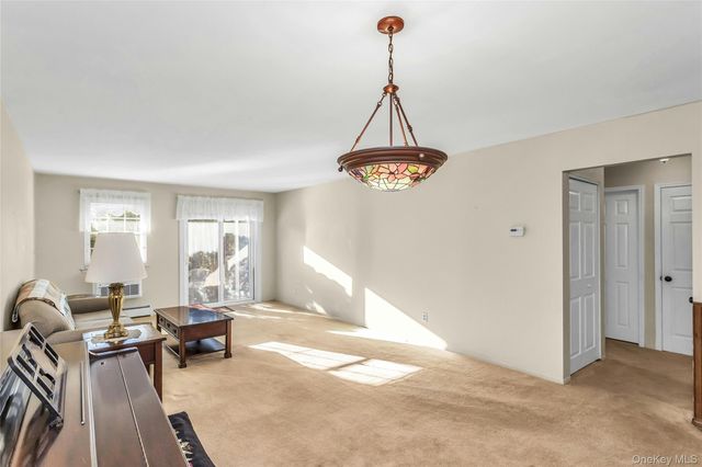 4426 Wilshire Lane 4426, Oakdale, NY 11769
