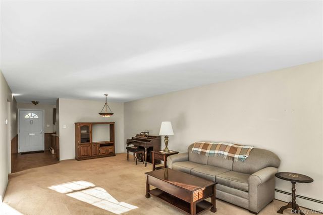 4426 Wilshire Lane 4426, Oakdale, NY 11769
