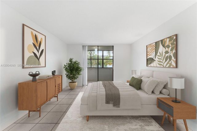 10852 N Kendall Drive 312, Miami, FL 33176