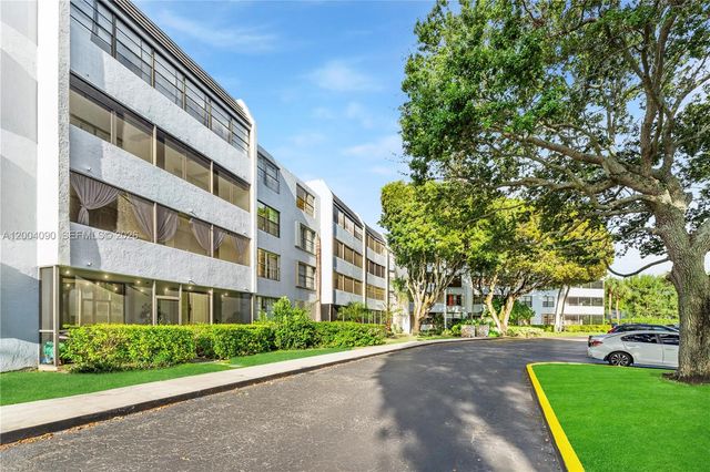 10852 N Kendall Drive 312, Miami, FL 33176