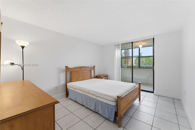 10852 N Kendall Drive 312, Miami, FL 33176