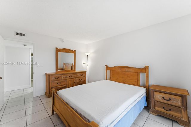 10852 N Kendall Drive 312, Miami, FL 33176
