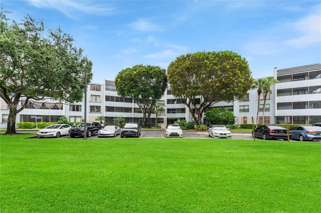 10852 N Kendall Drive 312, Miami, FL 33176
