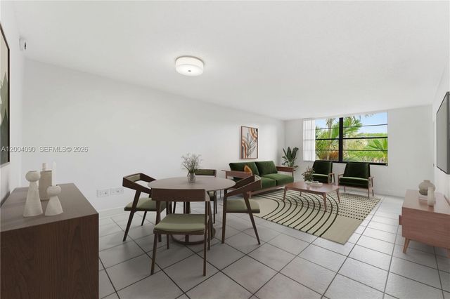 10852 N Kendall Drive 312, Miami, FL 33176