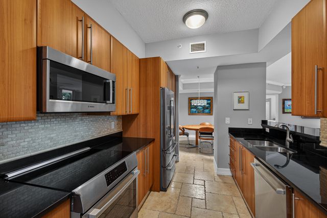 101 SE 20th Avenue 201, Deerfield Beach, FL 33441