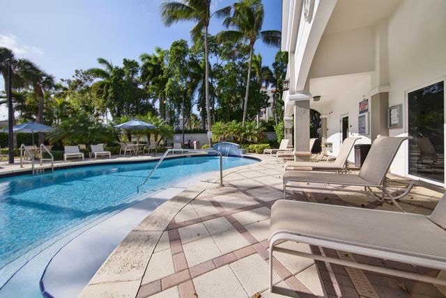 101 SE 20th Avenue 201, Deerfield Beach, FL 33441