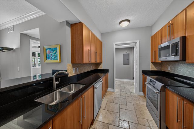 101 SE 20th Avenue 201, Deerfield Beach, FL 33441