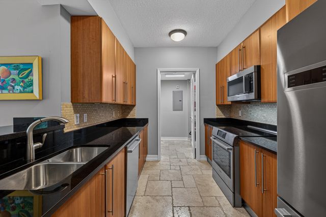 101 SE 20th Avenue 201, Deerfield Beach, FL 33441