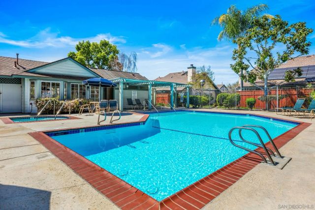 2427 Turnbridge Gln, Escondido, CA 92027