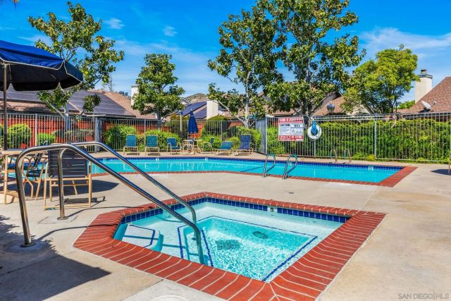 2427 Turnbridge Gln, Escondido, CA 92027