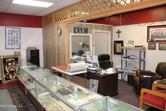 130 N Market Street, Holly Springs, MS 38635