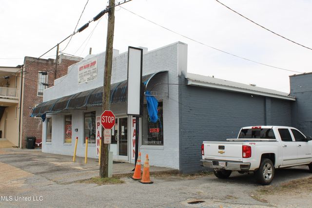 130 N Market Street, Holly Springs, MS 38635