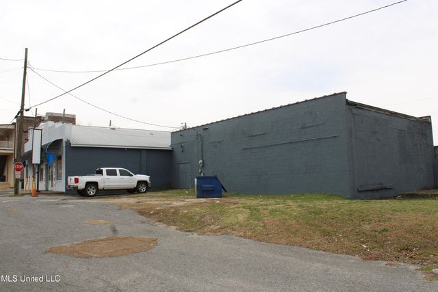 130 N Market Street, Holly Springs, MS 38635