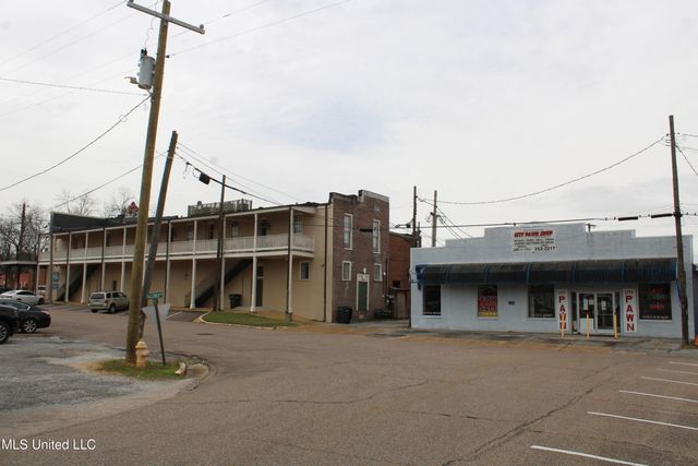130 N Market Street, Holly Springs, MS 38635