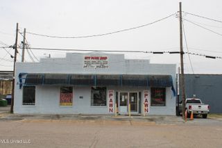 130 N Market Street, Holly Springs, MS 38635