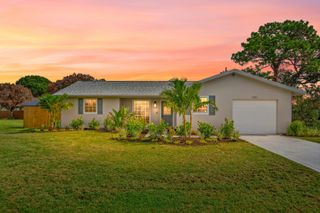 581 SE Crescent Avenue, Port St Lucie, FL 34984