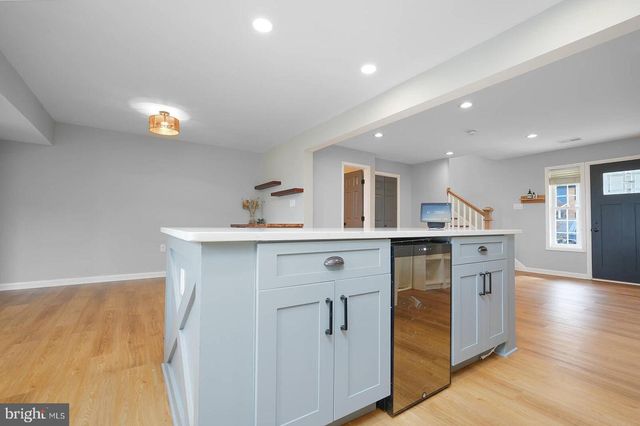 2425 SKYLAND PL SE, Washington, DC 20020
