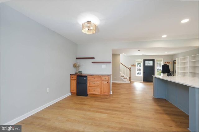 2425 SKYLAND PL SE, Washington, DC 20020
