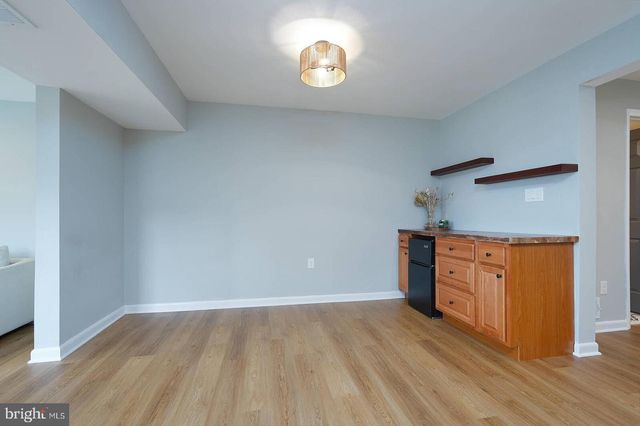 2425 SKYLAND PL SE, Washington, DC 20020