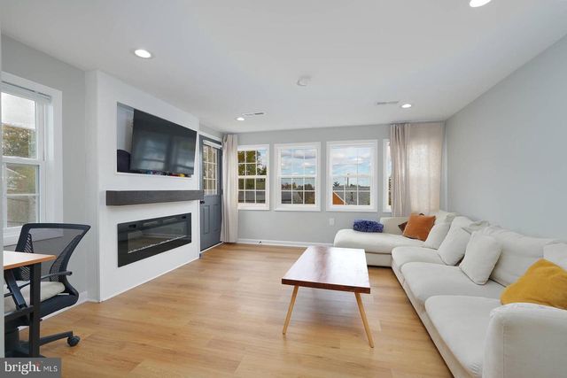 2425 SKYLAND PL SE, Washington, DC 20020