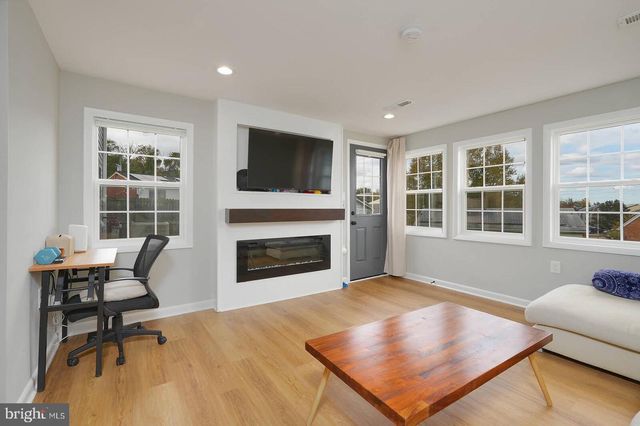 2425 SKYLAND PL SE, Washington, DC 20020