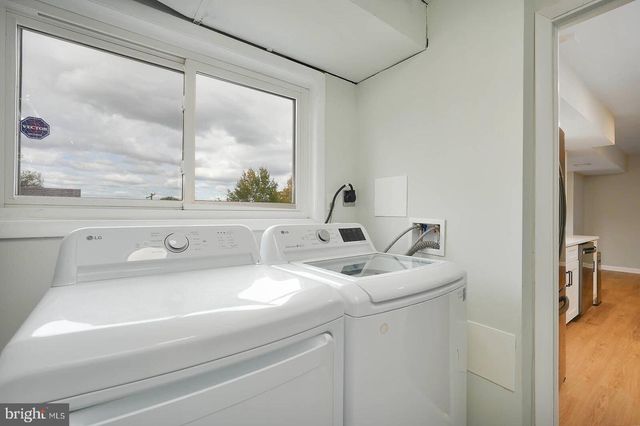 2425 SKYLAND PL SE, Washington, DC 20020